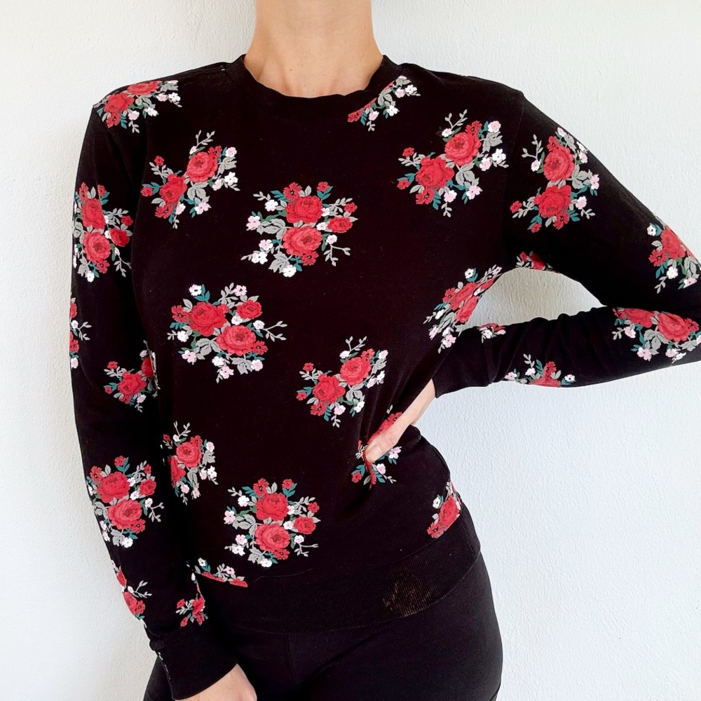 H&M Divided black red floral rose lightweight cotton pullover sweatshirt XS